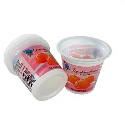 Yoghurtkoppar i färg-